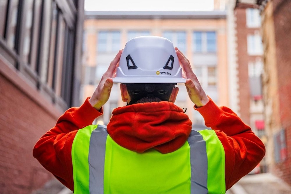 کلاه ایمنی برای چه مشاغلی الزامی است؟